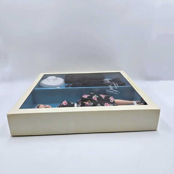 Grace Kelly The Romance Silkstone Barbie Doll Giftset By Mattel Gold Label T7944 - Picture 16 of 16